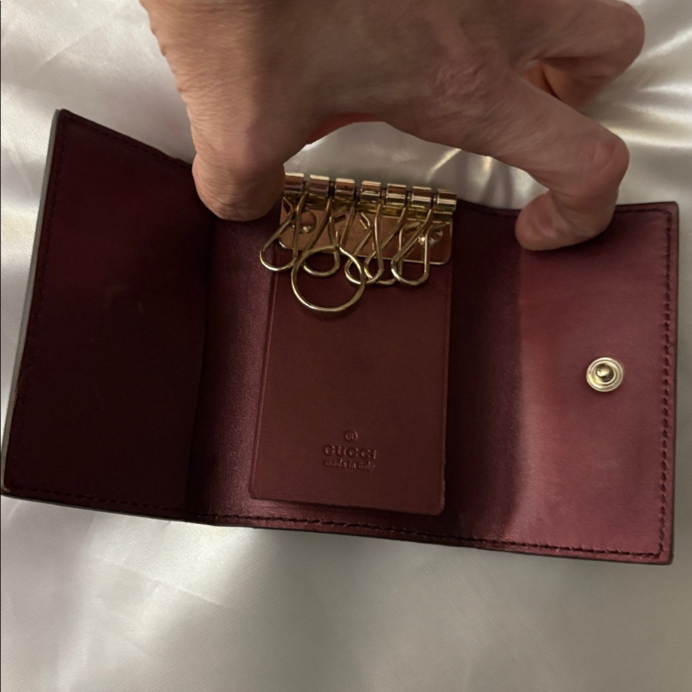 Gucci Chocolate Brown Key Holder with Logo - Picture 2 of 3